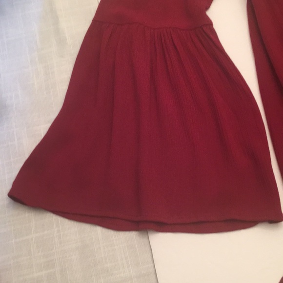 Entry off should red bell sleeve blouse - Picture 6 of 8